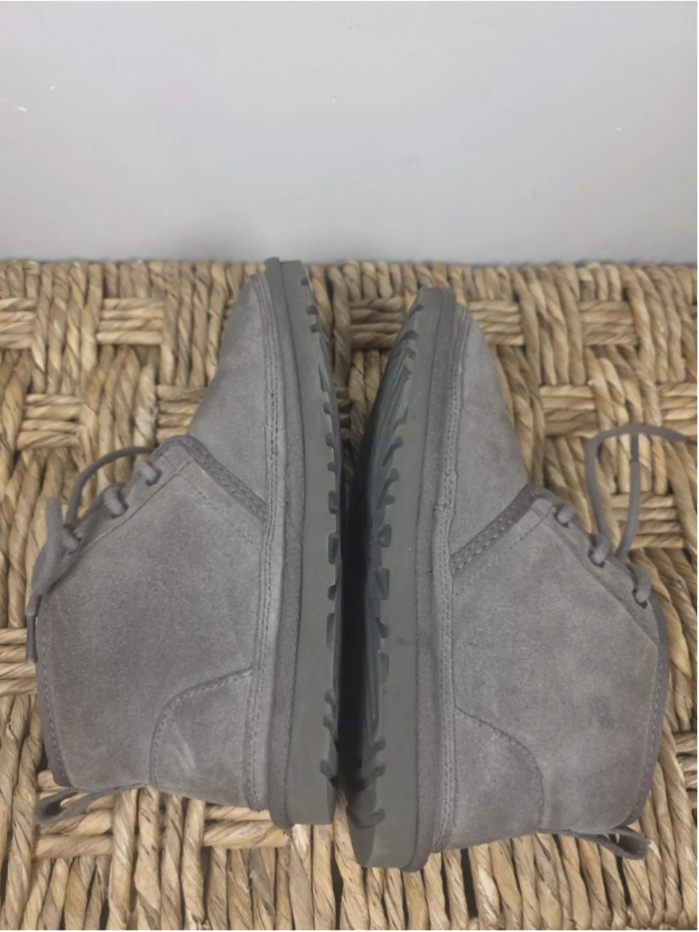 UGG Neumel 3236 Chukka Boots Mens 6 Womens 8 Charcoal Suede Shearling Lined